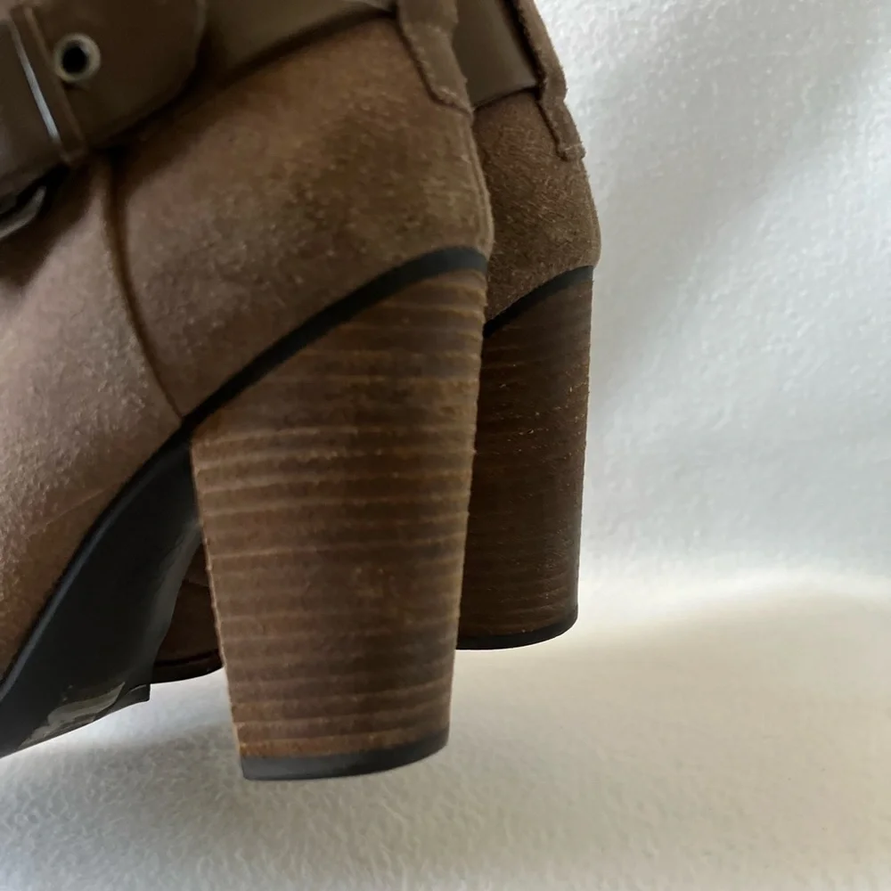 BCBG Size 7M Taupe Leather/Suede Booties